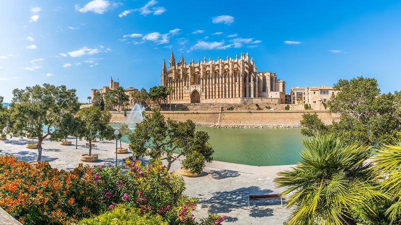 Udflugt 1: Palmas katedral og sknne kvarterer (inkl. frokost)